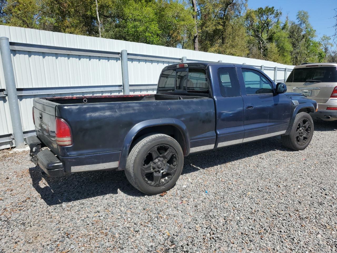 2004 Dodge Dakota - Image 3