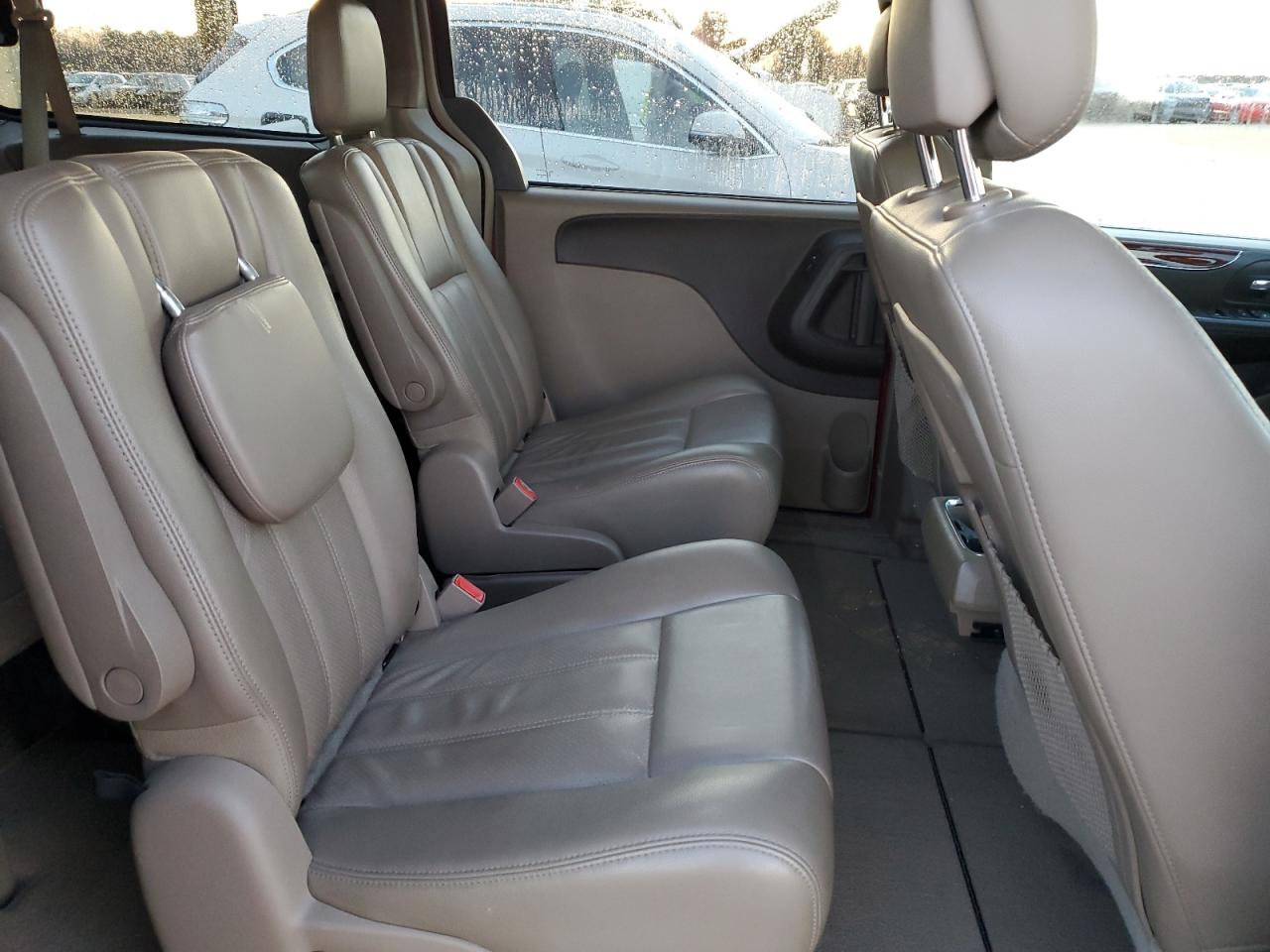 2012 Chrysler Town & Country - Image 11