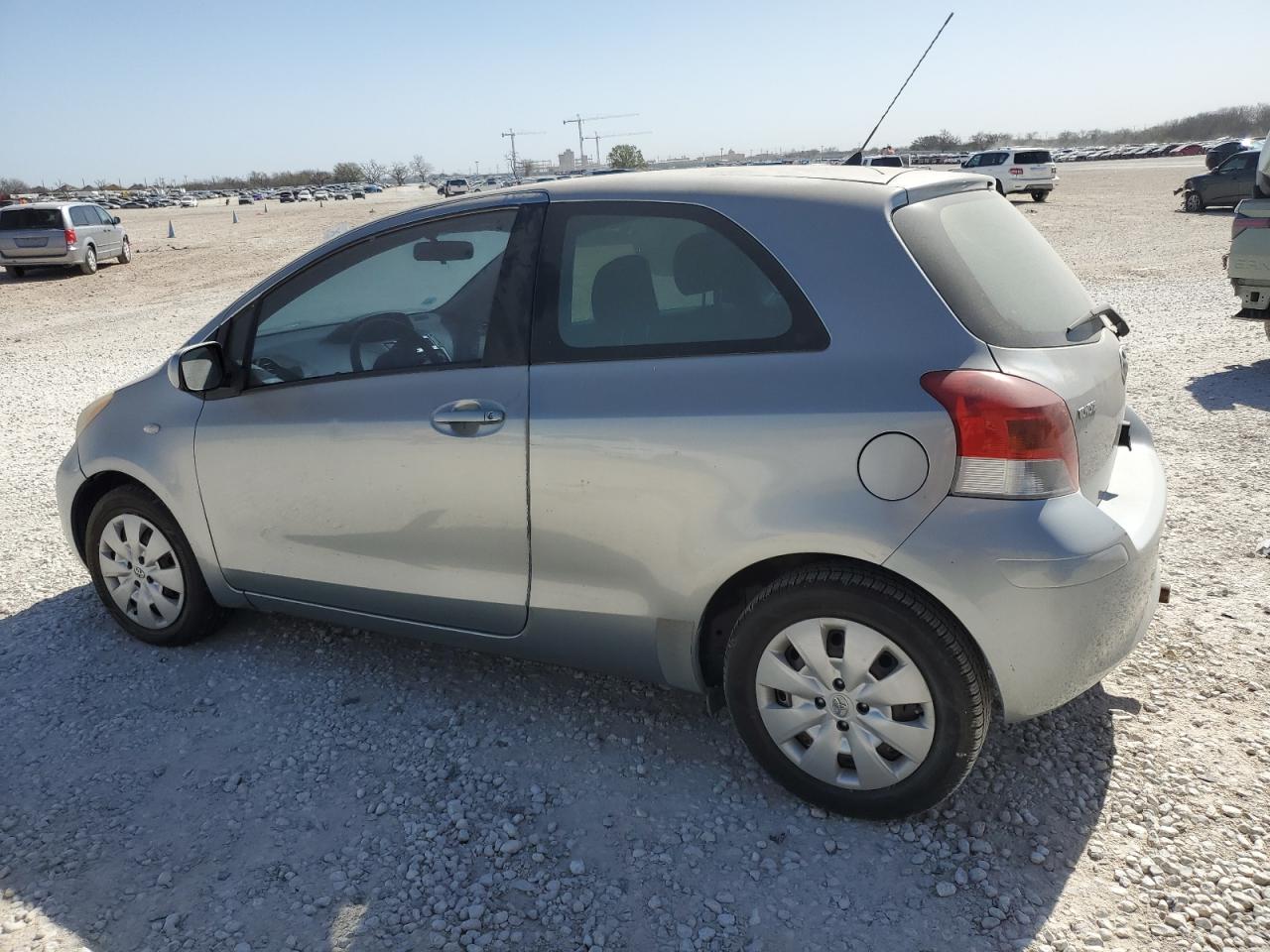 2010 Toyota Yaris - Image 2