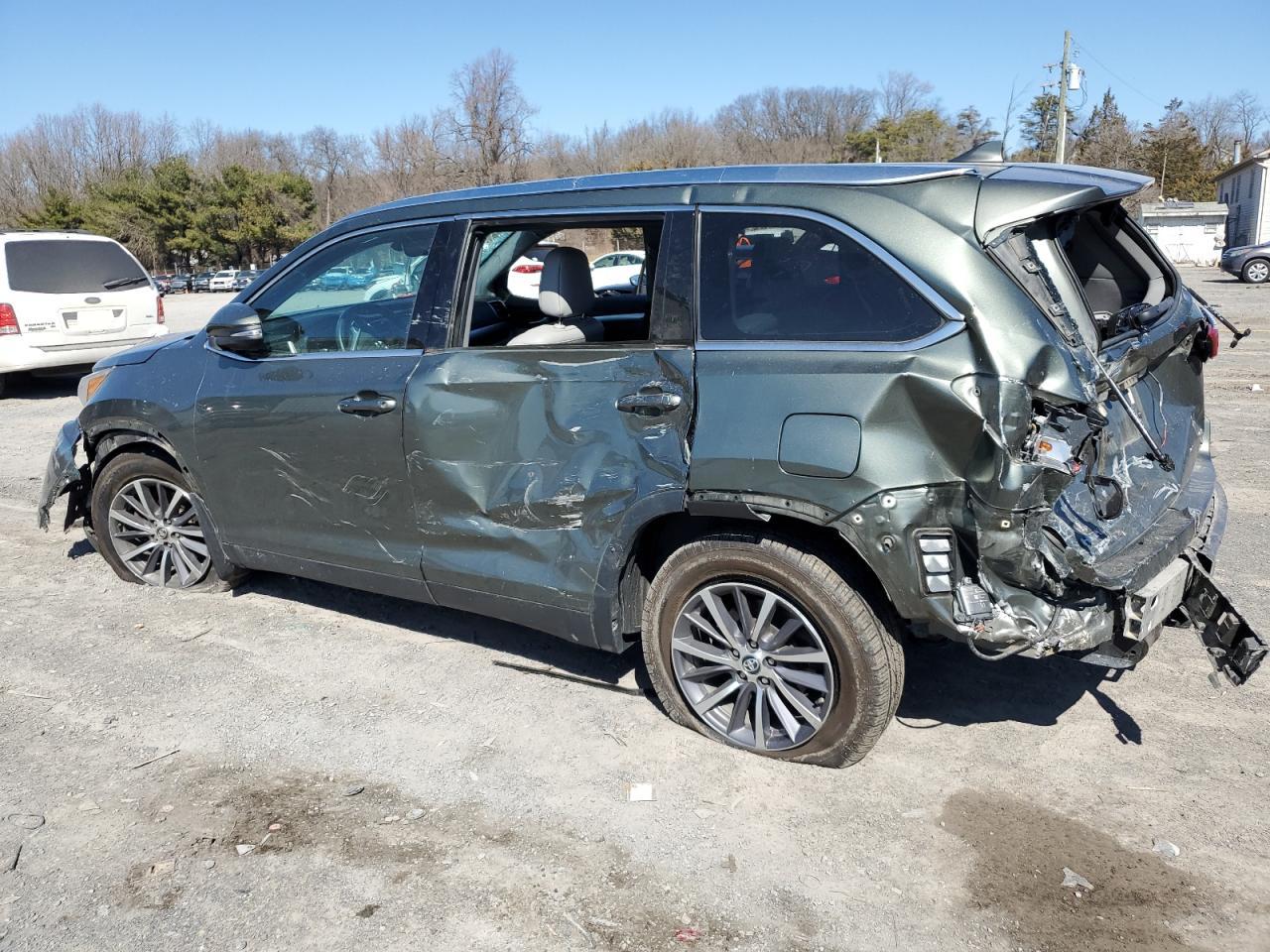 2019 Toyota Highlander - Image 2