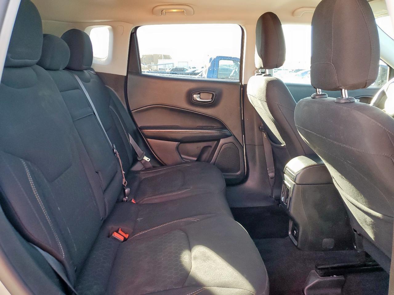 2017 Jeep Compass - Image 11