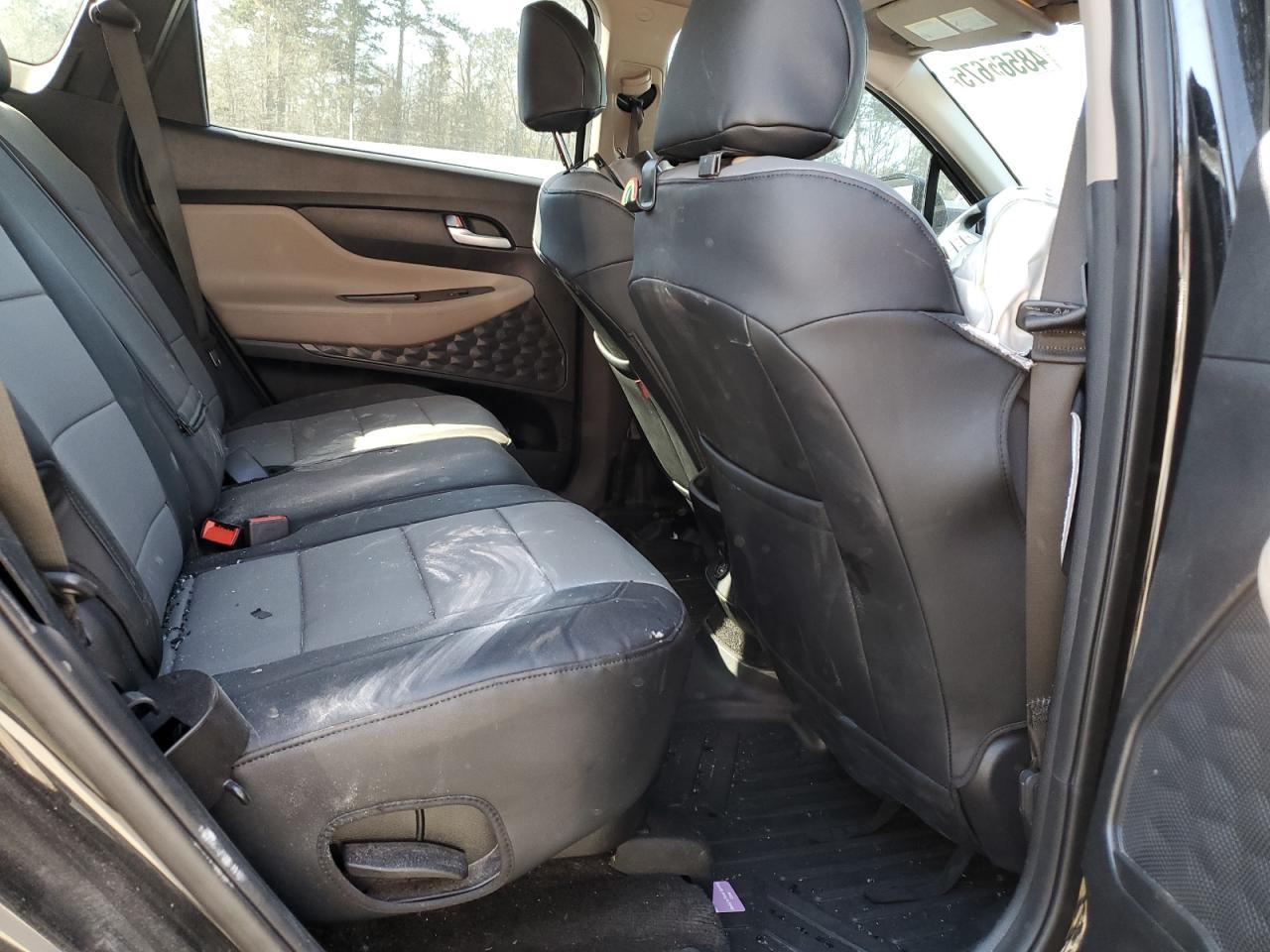 2019 Hyundai Santa Fe - Image 12