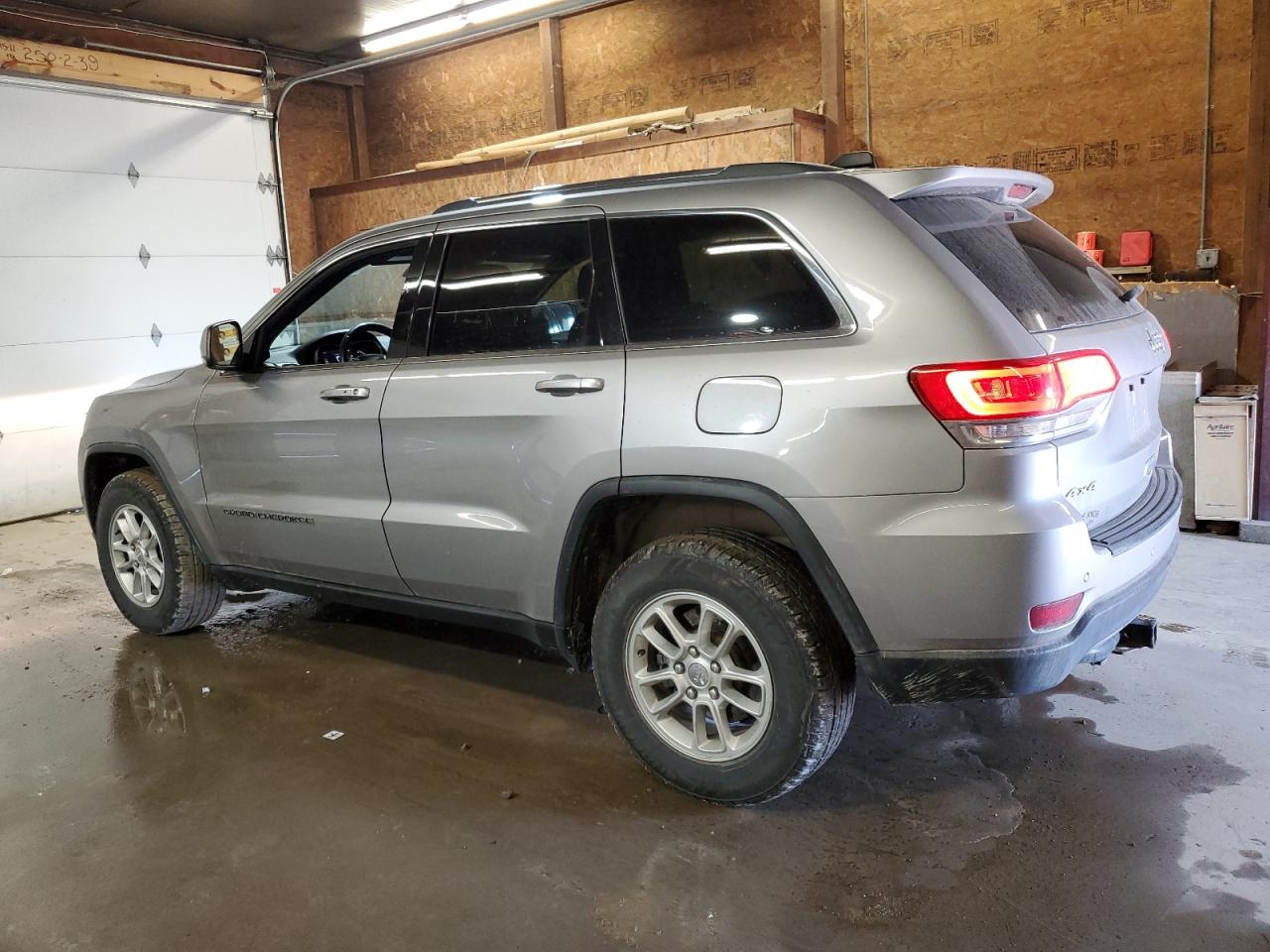 2018 Jeep Grand Cherokee - Image 2