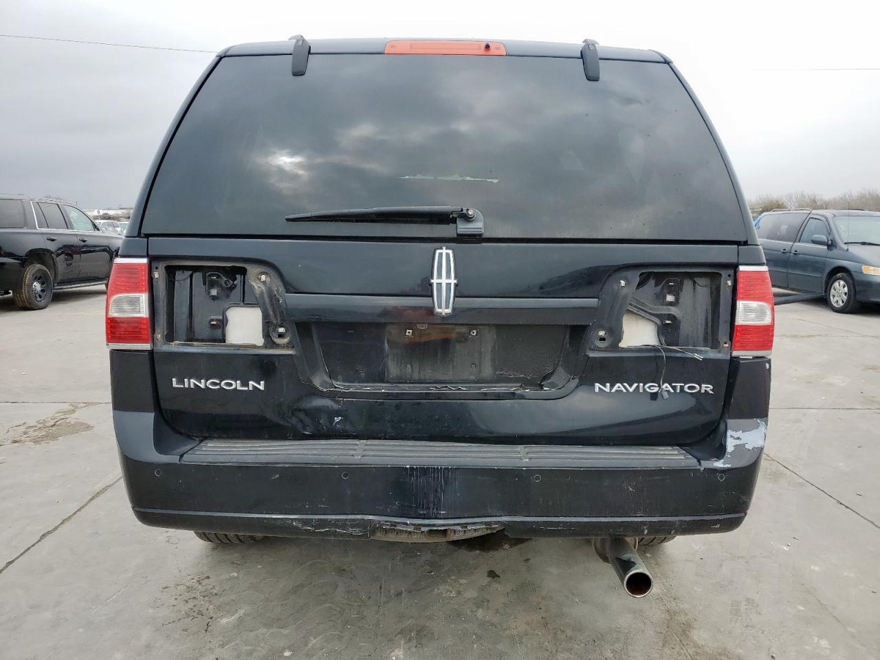2009 Lincoln Navigator - Image 6