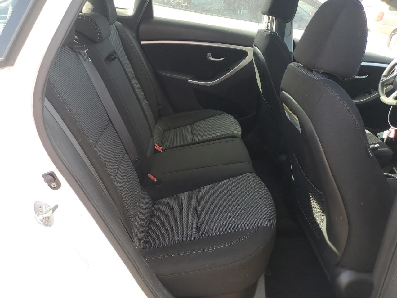 2015 Hyundai Elantra - Image 10