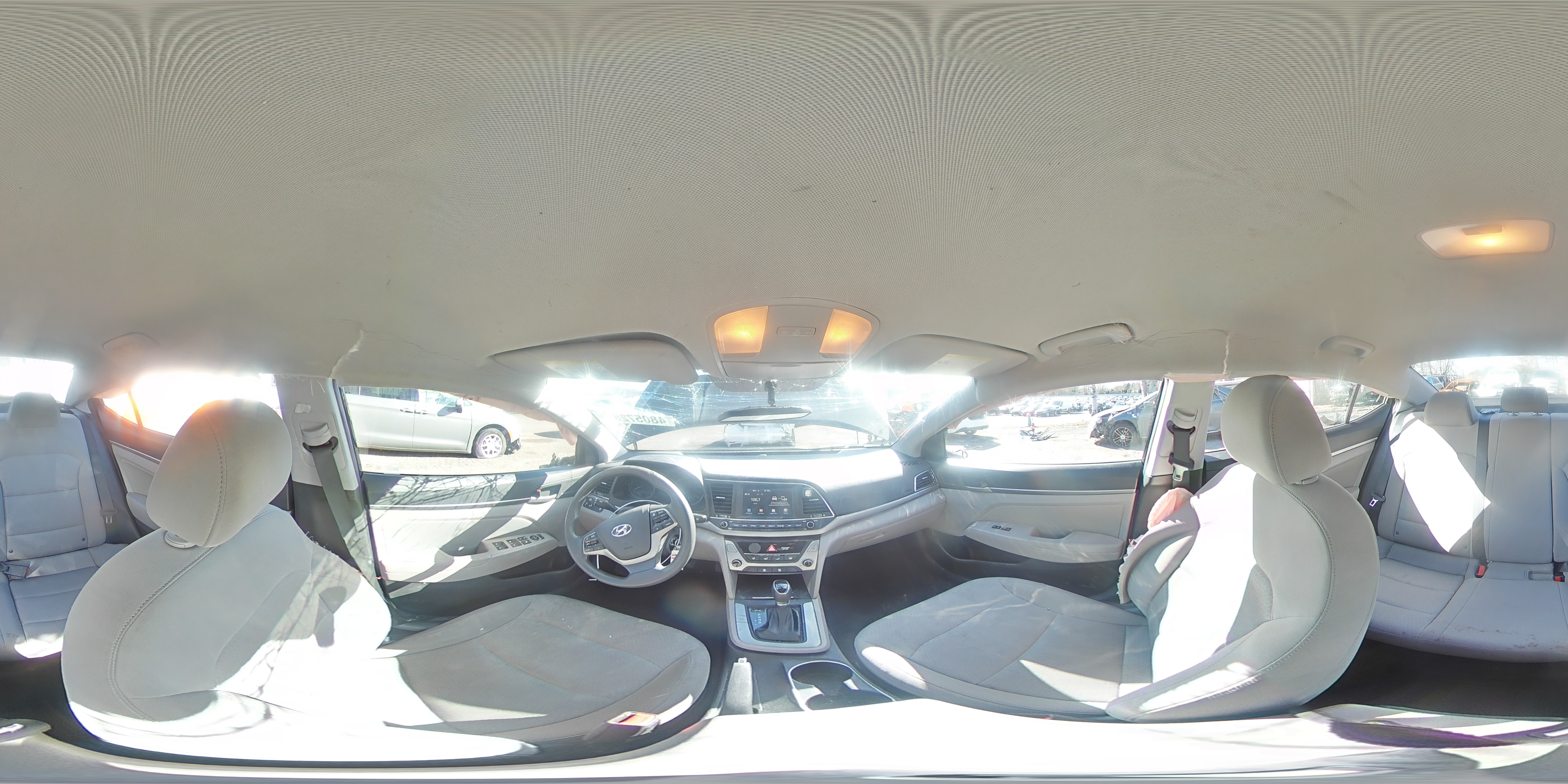 2018 Hyundai Elantra - Image 13