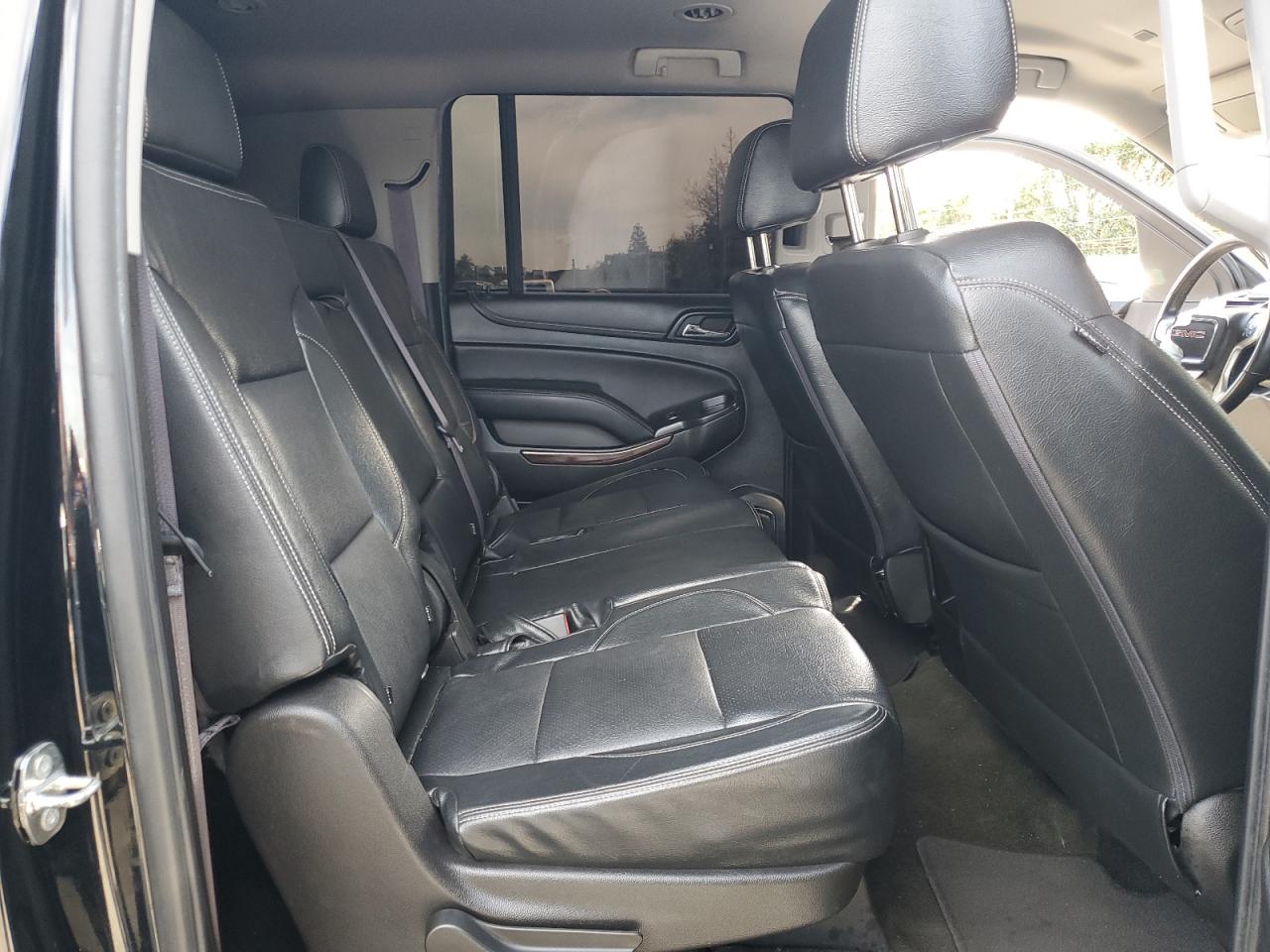2017 GMC Yukon - Image 11