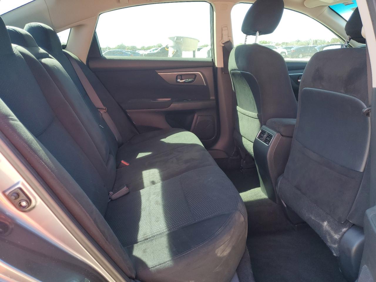2015 Nissan Altima - Image 10
