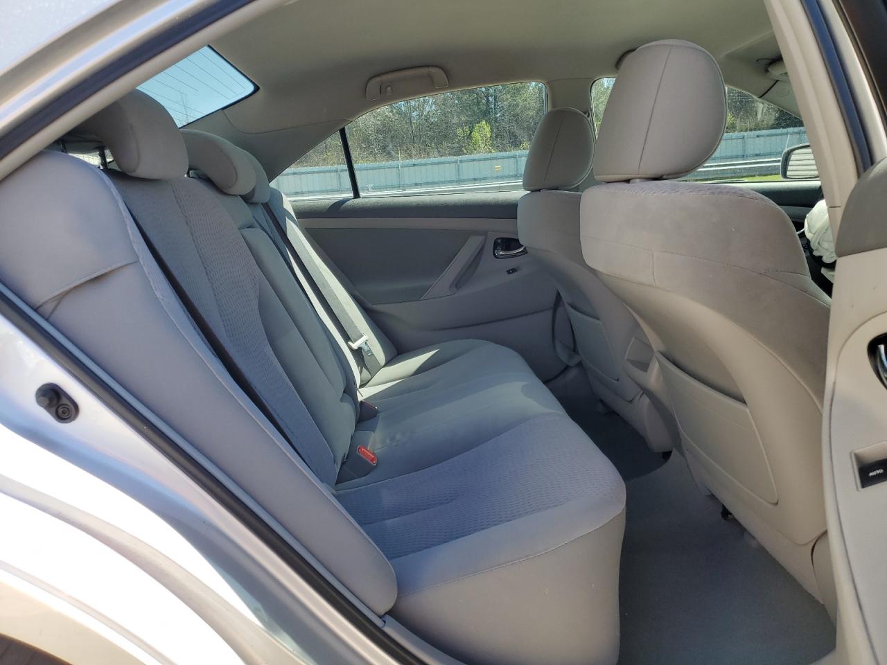 2011 Toyota Camry - Image 10