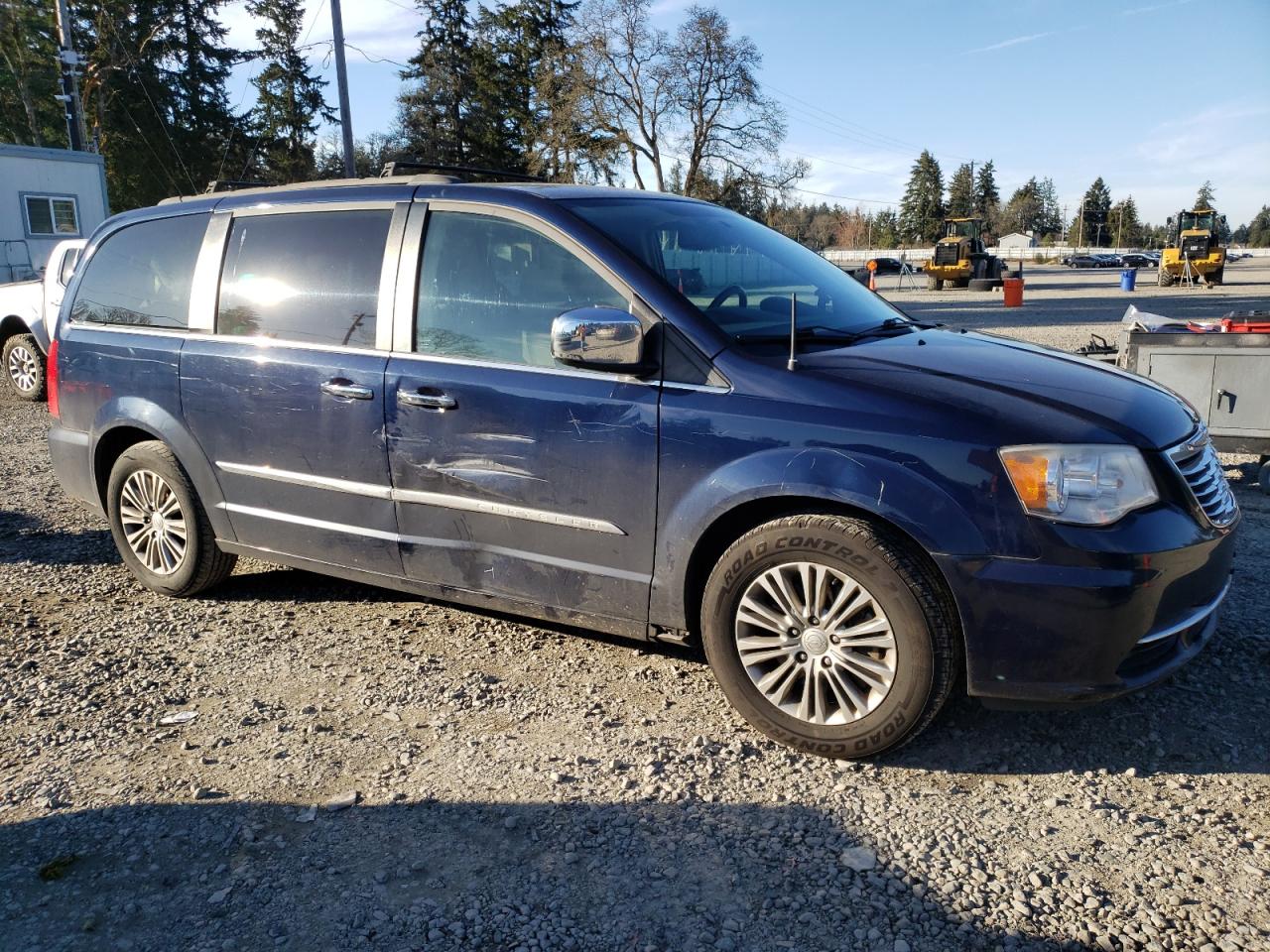2013 Chrysler Town & Country - Image 4