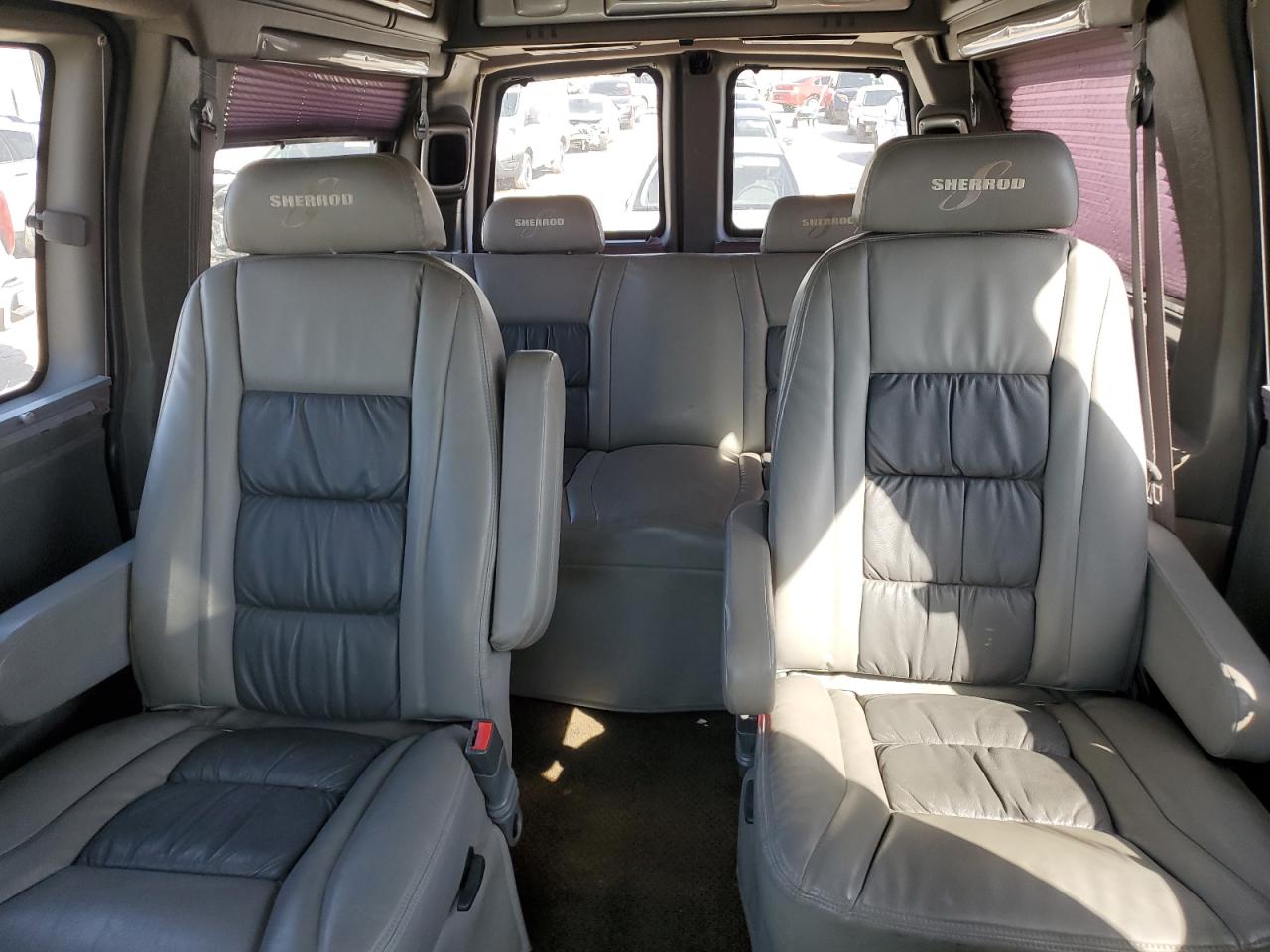 2004 Chevrolet Express - Image 10