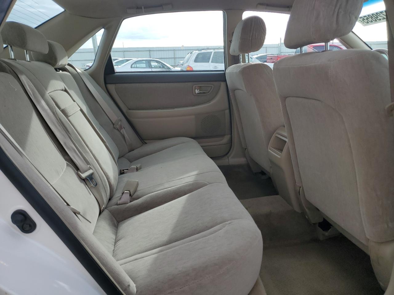 2001 Toyota Avalon - Image 10