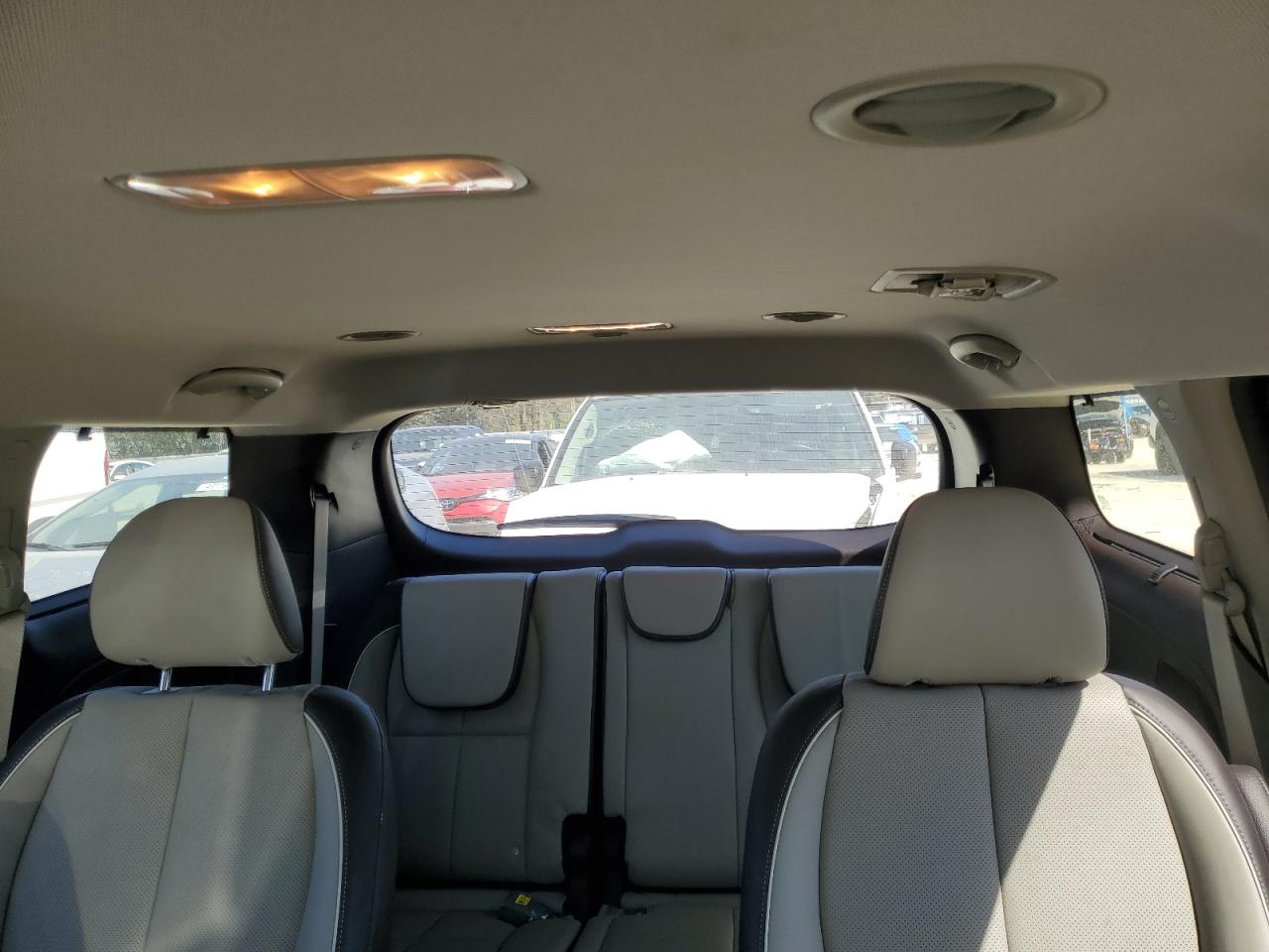 2018 Kia Sedona - Image 10