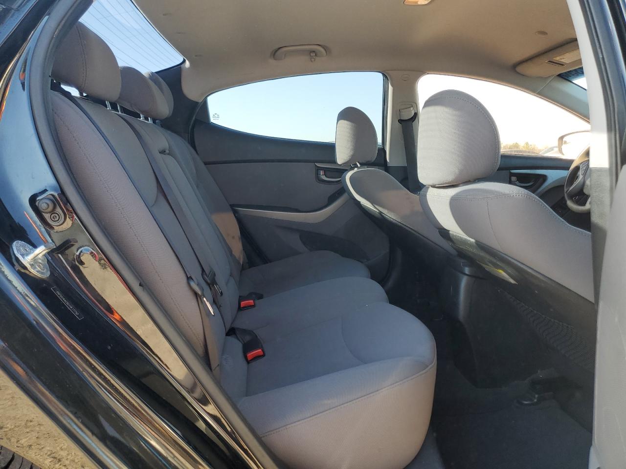 2014 Hyundai Elantra - Image 10