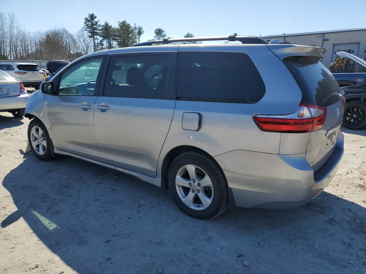 2018 Toyota Sienna - Image 2
