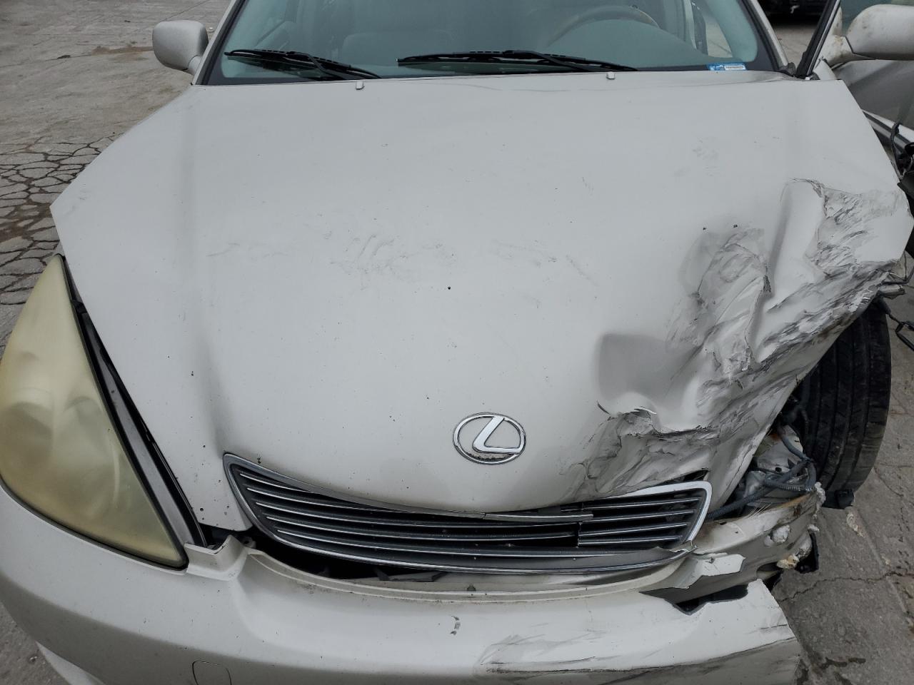 2005 Lexus ES - Image 12