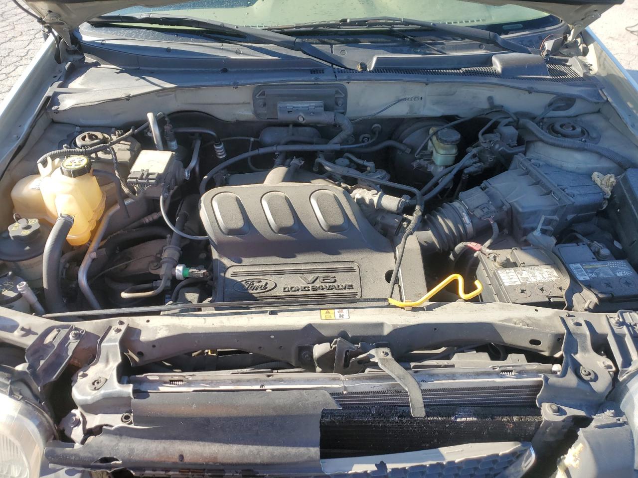 2003 Ford Escape - Image 13