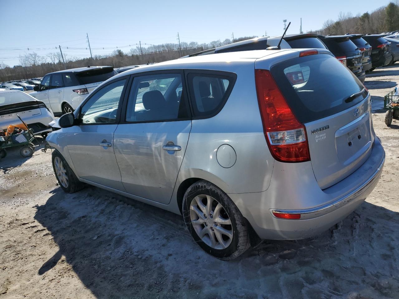 2009 Hyundai Elantra - Image 2