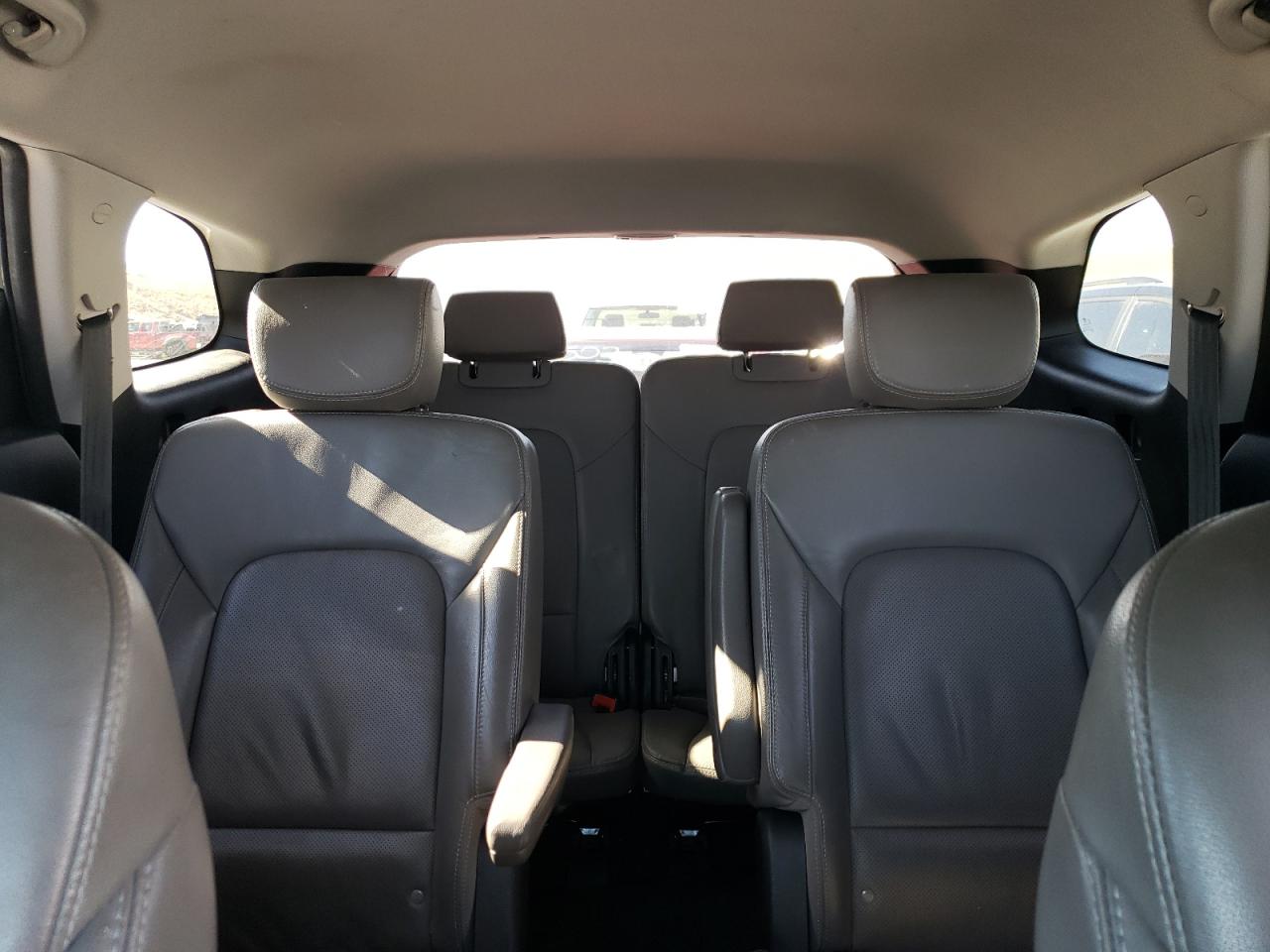 2017 Hyundai Santa Fe - Image 10