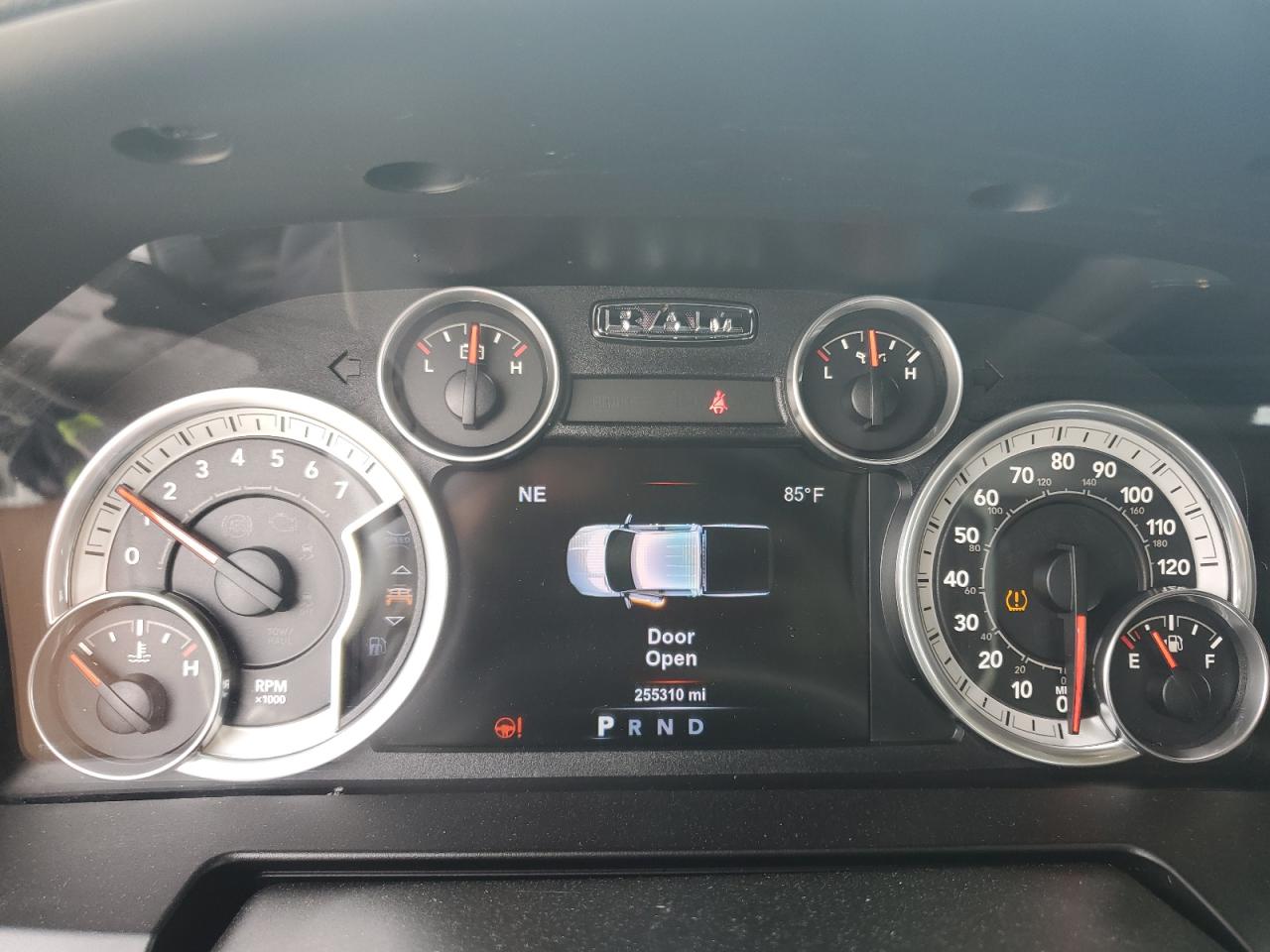 2015 RAM 1500 - Image 9