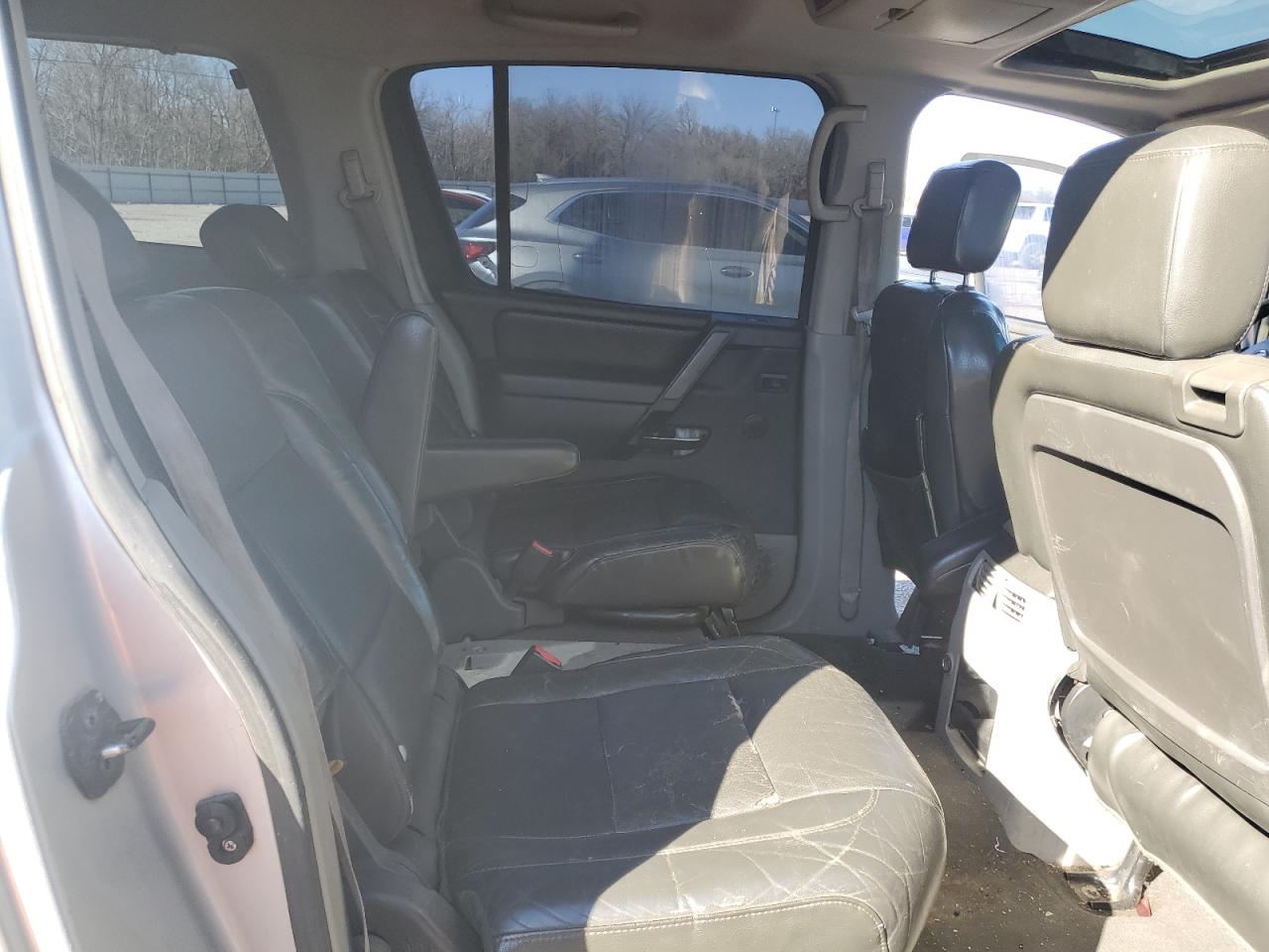 2004 Nissan Armada - Image 11