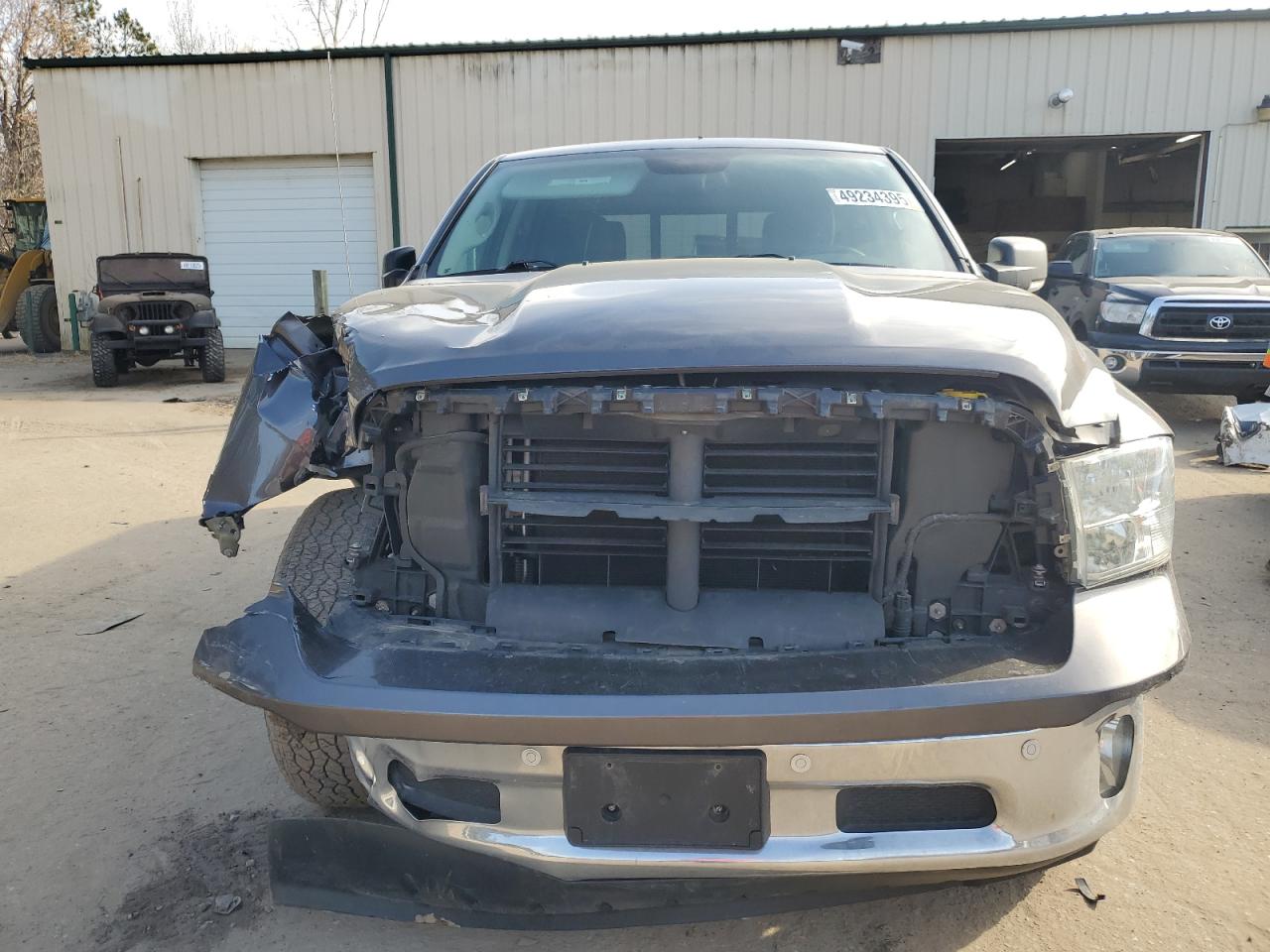 2016 RAM 1500 - Image 5