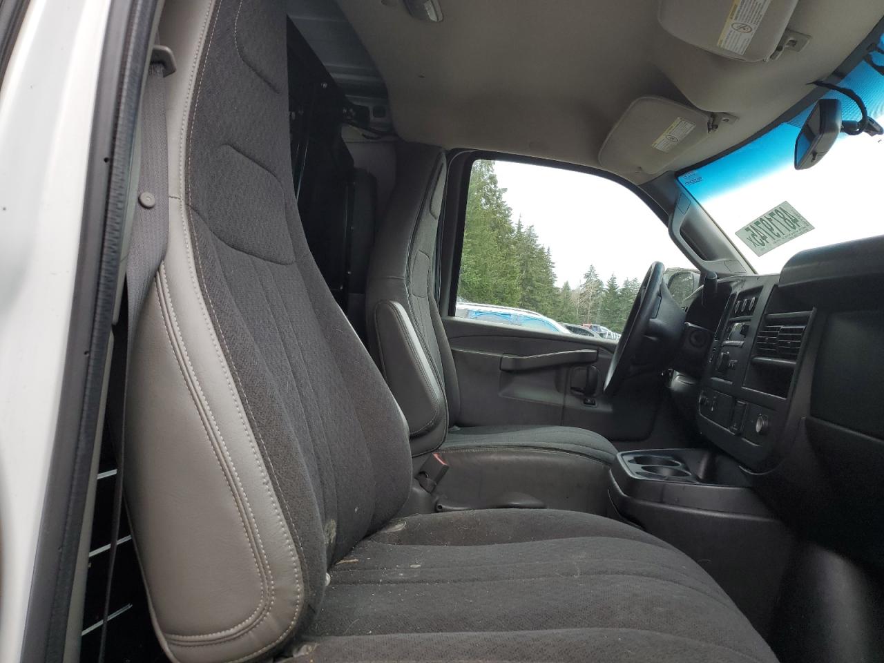2018 Chevrolet Express - Image 11