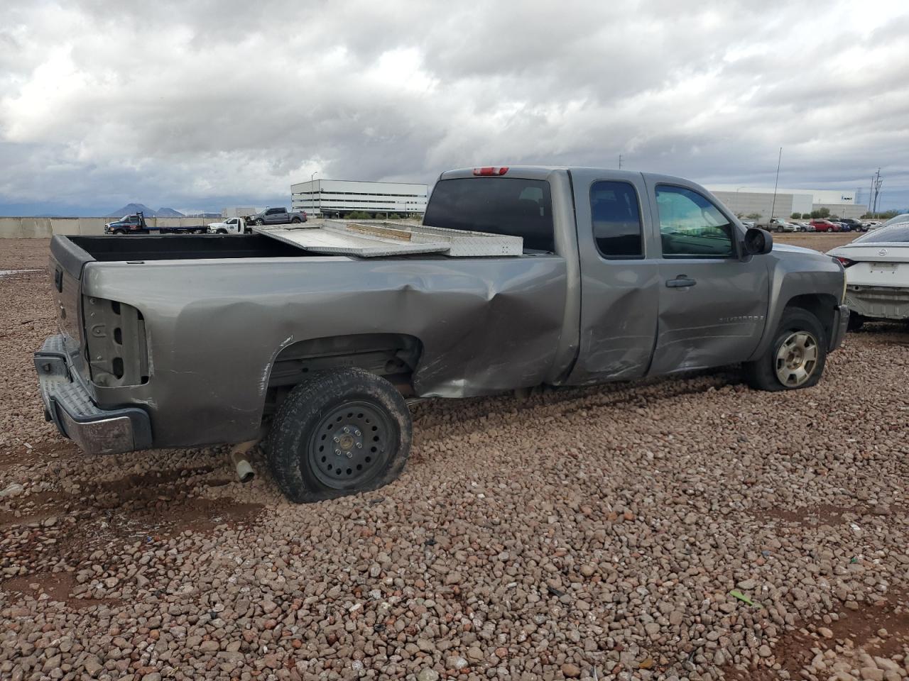 2009 Chevrolet Silverado - Image 3