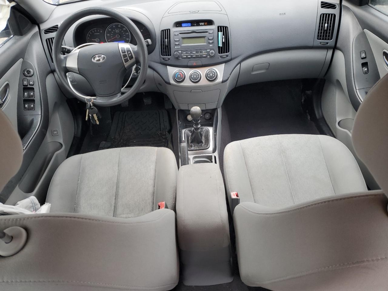 2010 Hyundai Elantra - Image 8