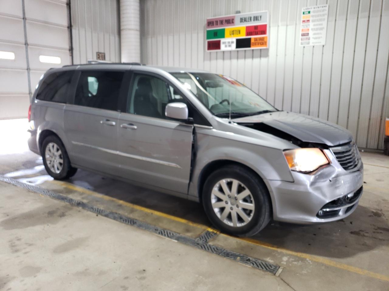 2013 Chrysler Town & Country - Image 4
