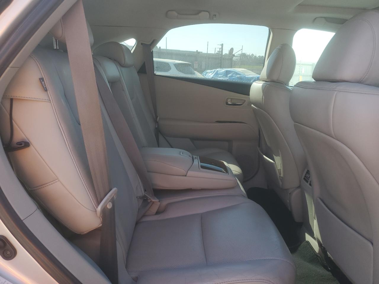 2010 Lexus RX - Image 11