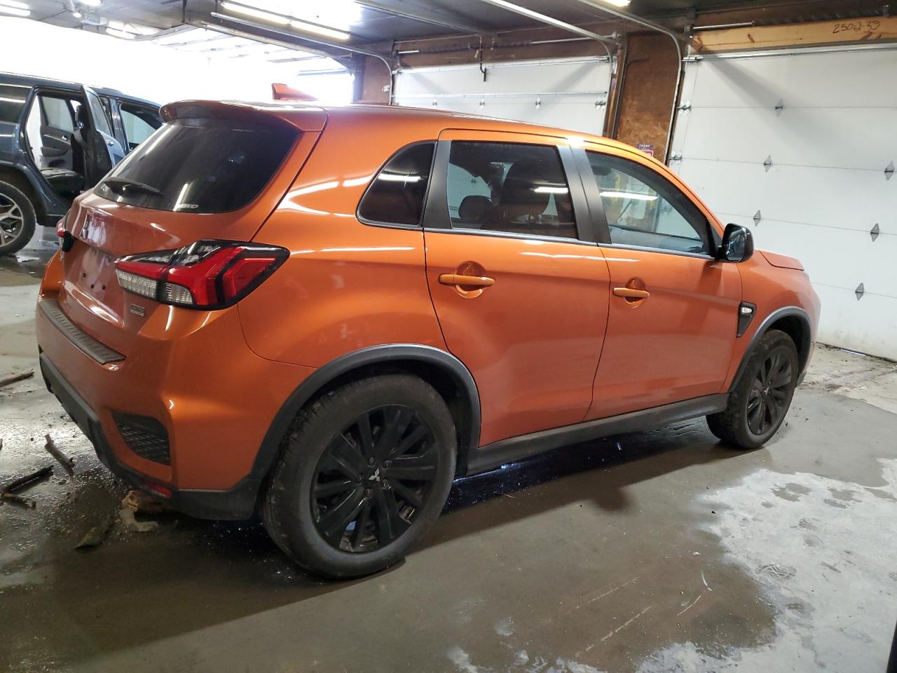 2024 Mitsubishi Outlander - Image 3