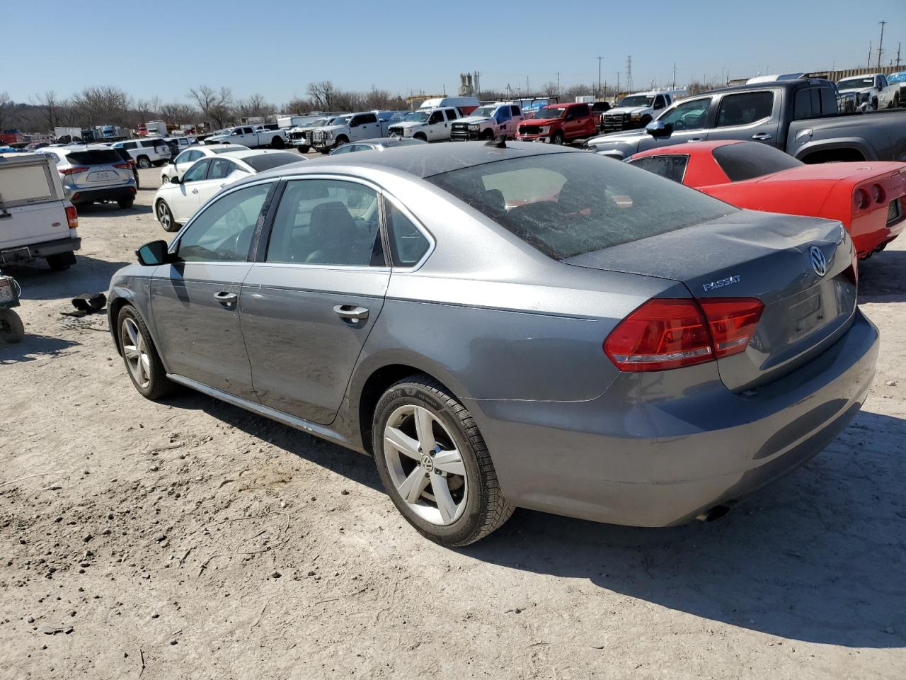 2015 Volkswagen Passat - Image 2