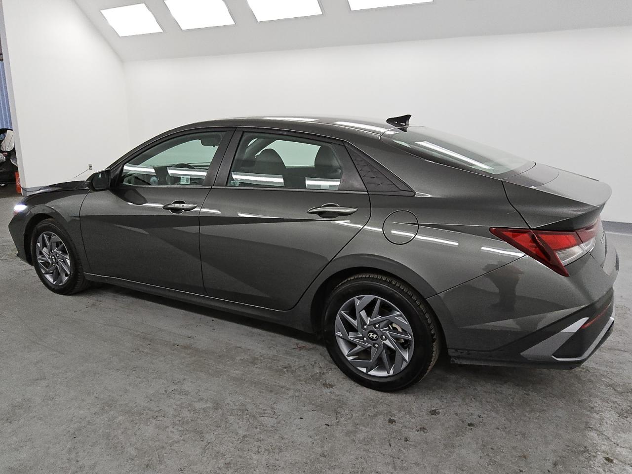 2024 Hyundai Elantra - Image 2