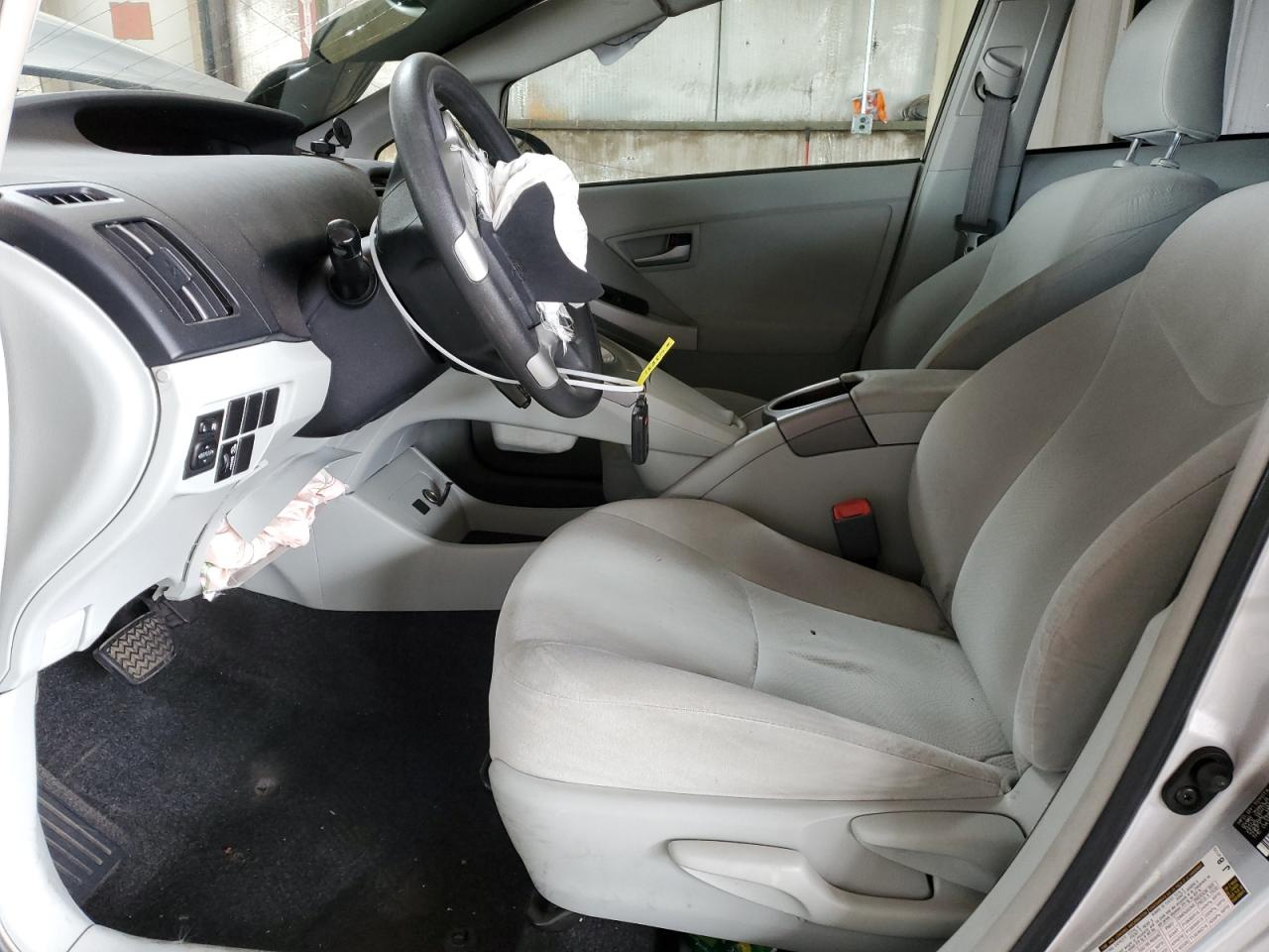 2013 Toyota Prius - Image 7