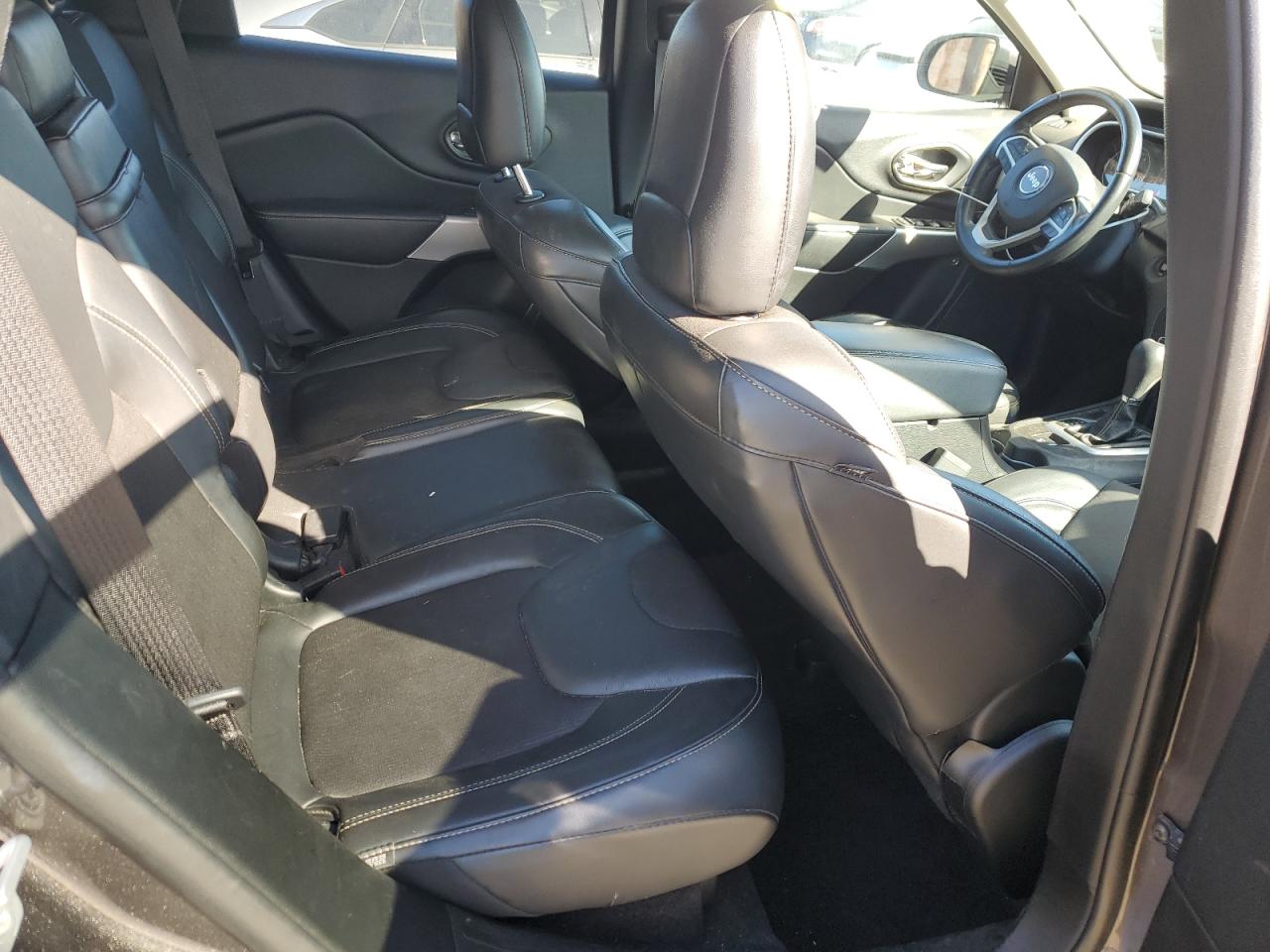 2018 Jeep Grand Cherokee - Image 10