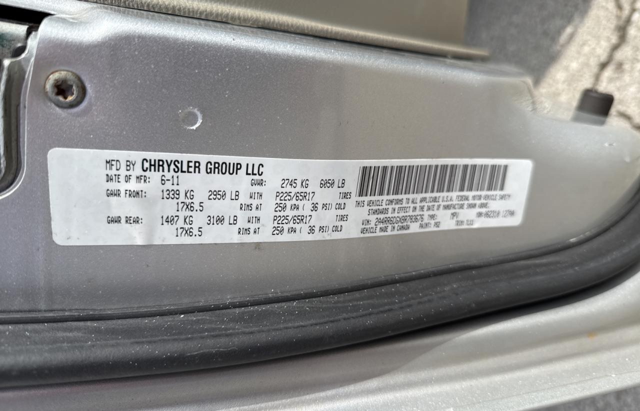 2011 Chrysler Town & Country - Image 10