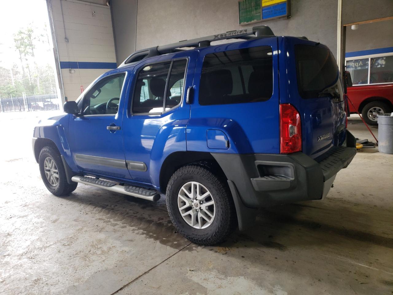 2015 Nissan XTerra - Image 2