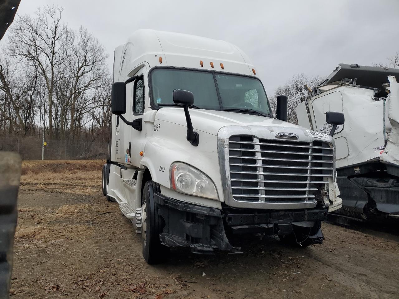 2016 Freightliner Cascadia 125 Semi Truck for Sale in Chambersburg, PA - Front End