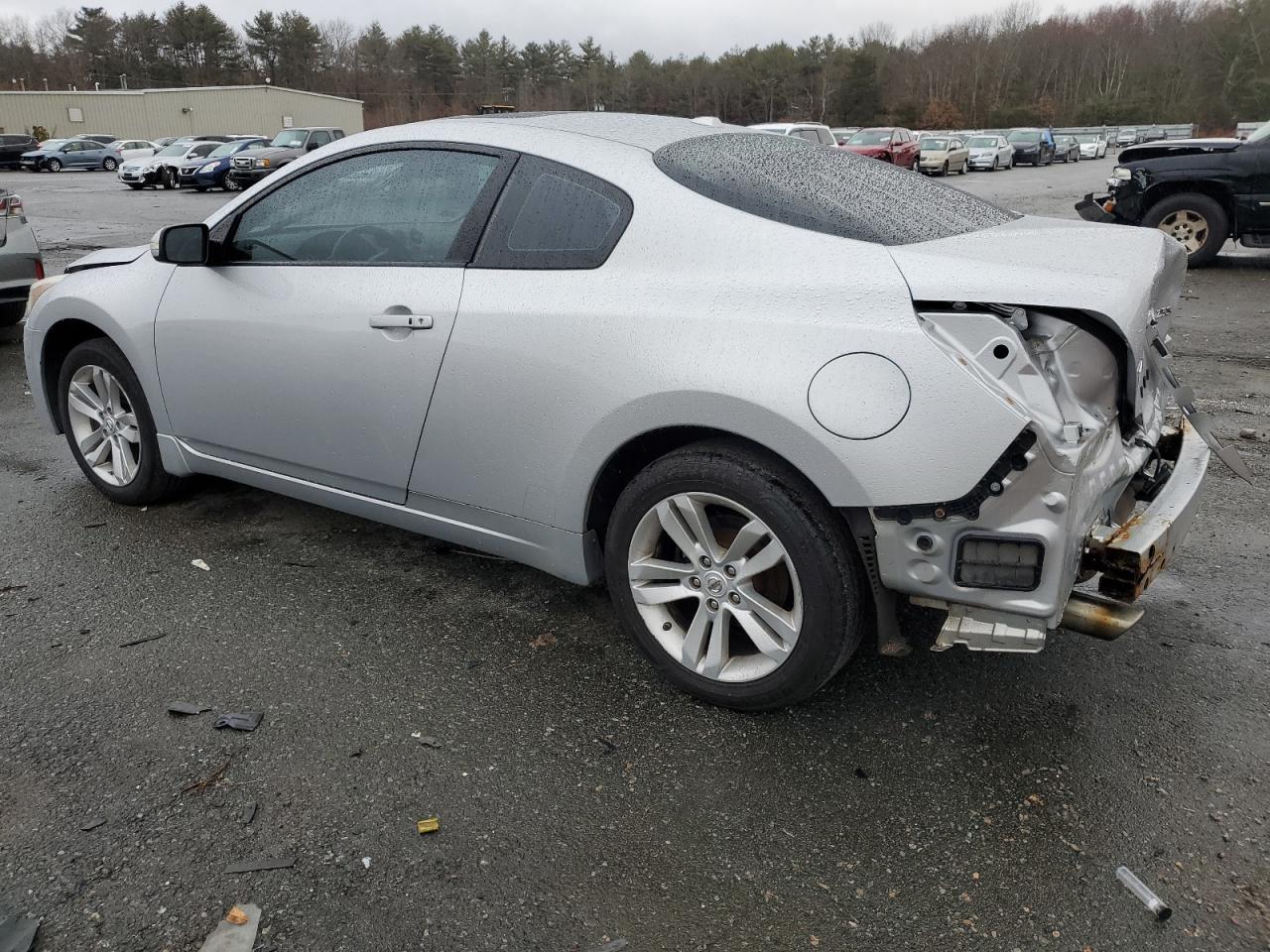 2010 Nissan Altima - Image 2