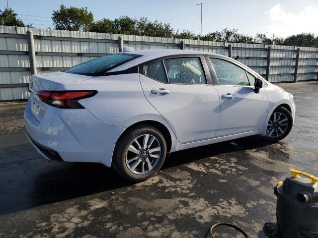  NISSAN VERSA 2024 Biały