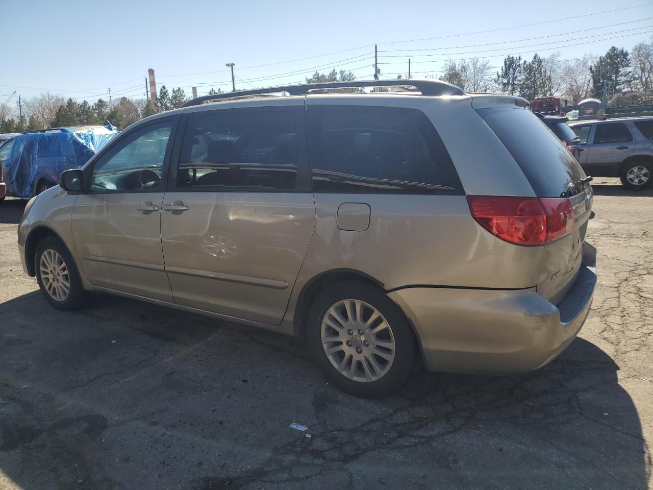 2010 Toyota Sienna - Image 2