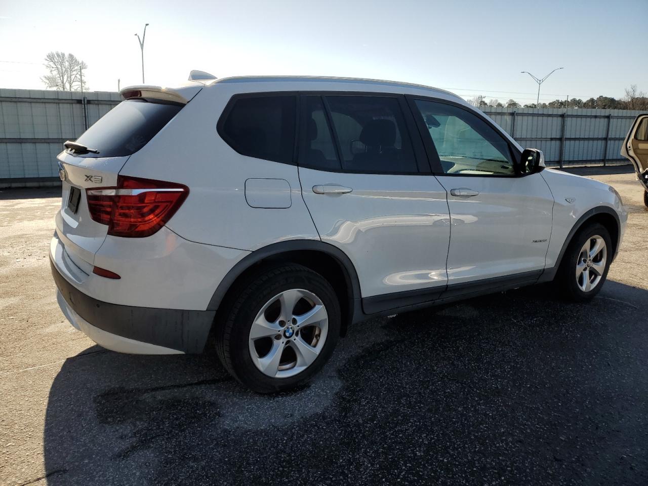2011 BMW X3 - Image 3