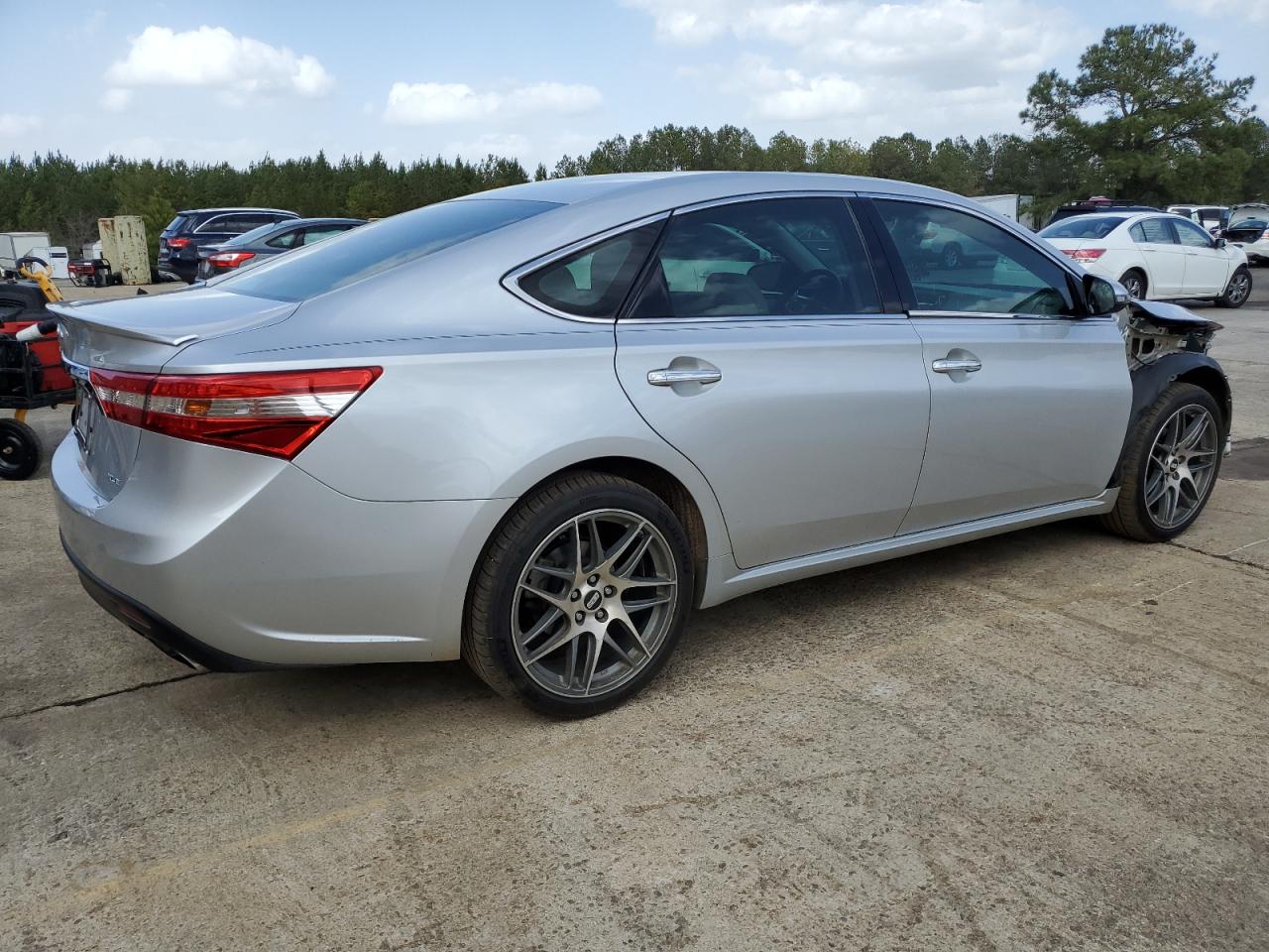 2014 Toyota Avalon - Image 3