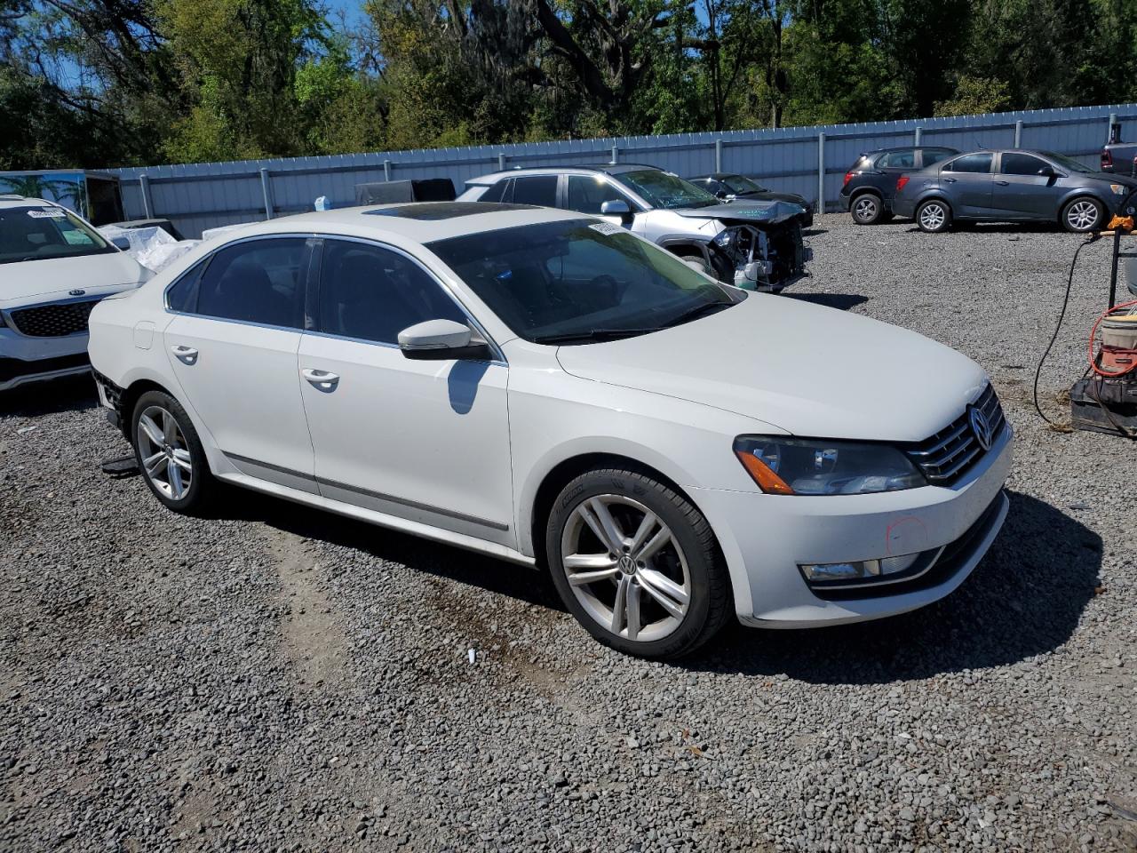 2014 Volkswagen Passat - Image 4