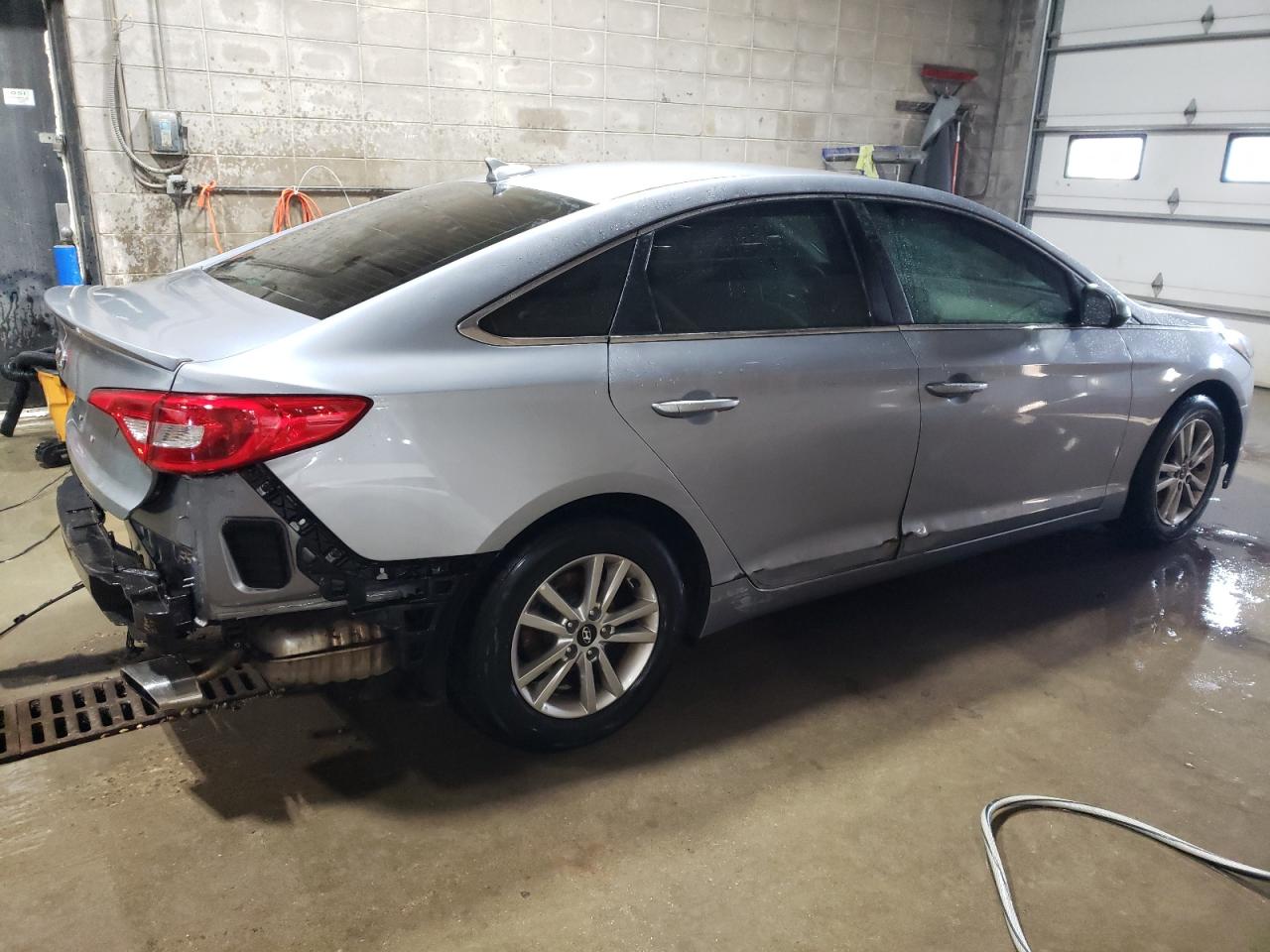 2017 Hyundai Sonata - Image 3