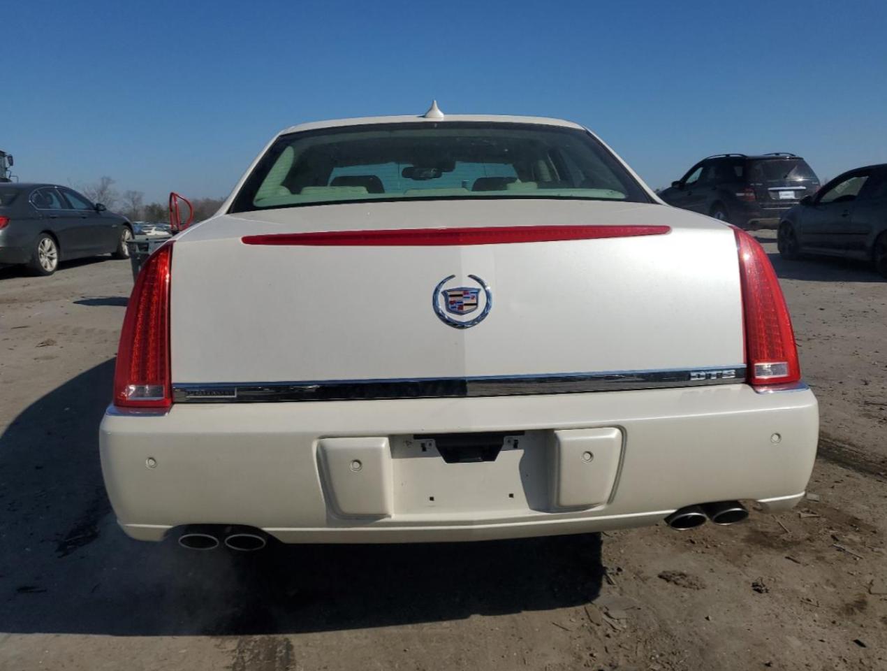 2011 Cadillac DTS - Image 6