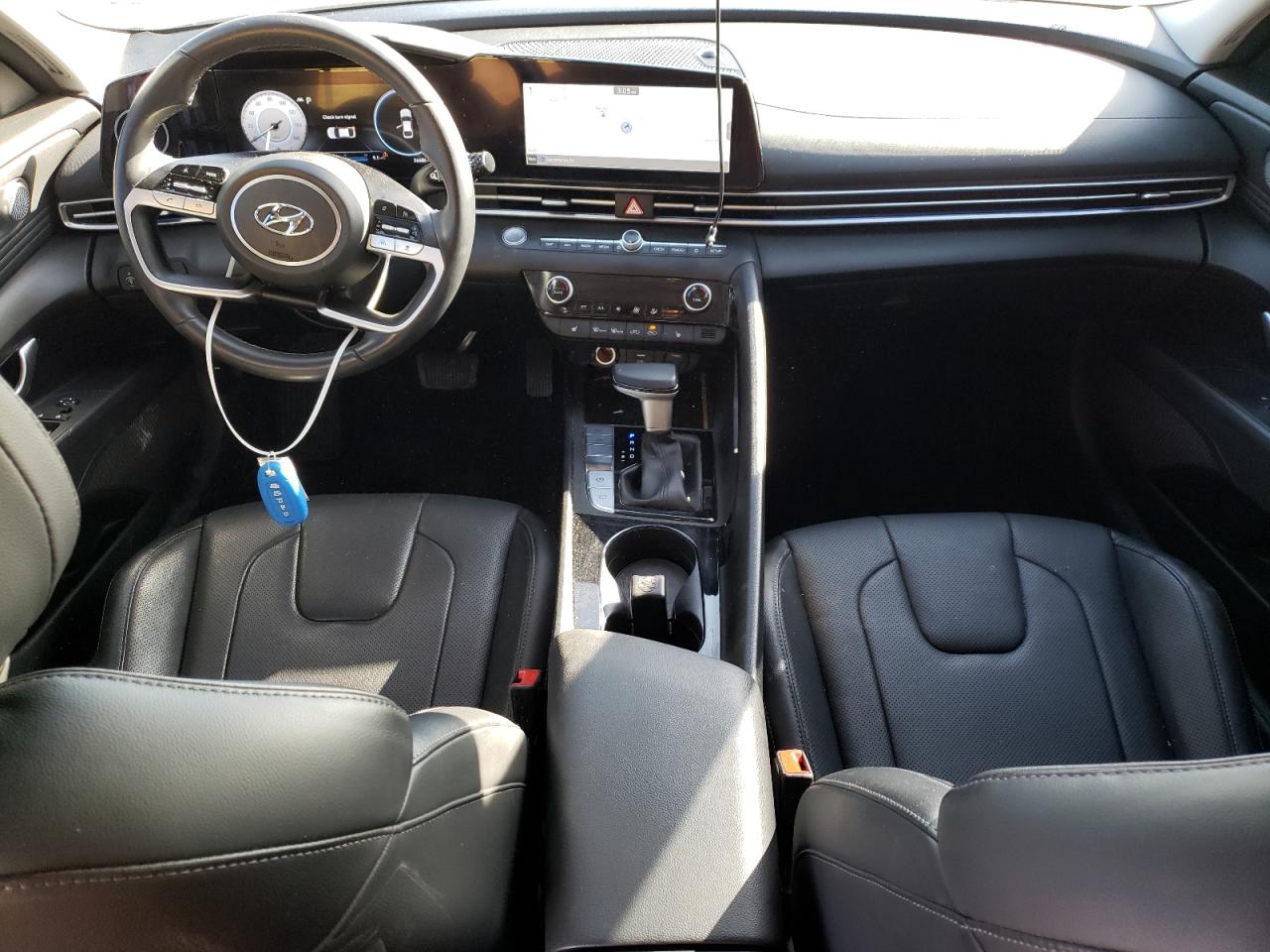 2022 Hyundai Elantra - Image 8