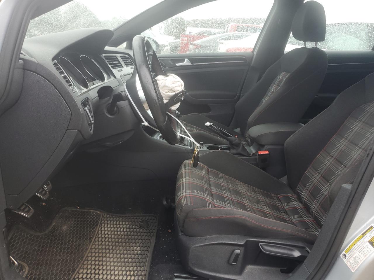 2016 Volkswagen GTI - Image 7