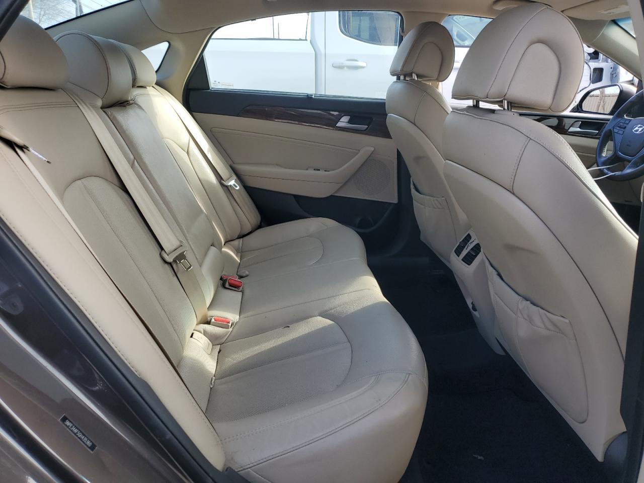 2016 Hyundai Sonata - Image 10